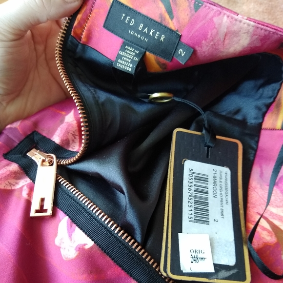 ๐ NWT ted baker red floral structured fold skirt - Picture 4 of 4